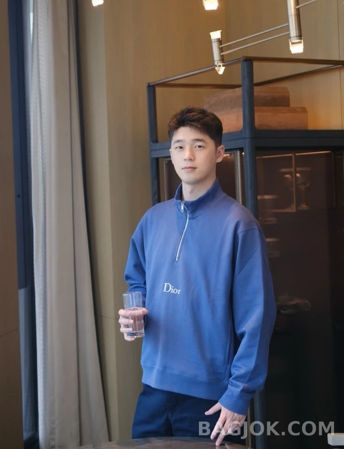 디올 디올 레터링 하프집업 맨투맨 상세 이미지
