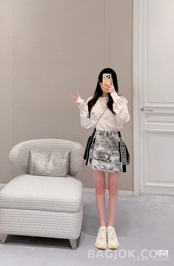 디올 디올 자수 릴랙스 핏 롱 슬리브 티셔츠 상세 이미지