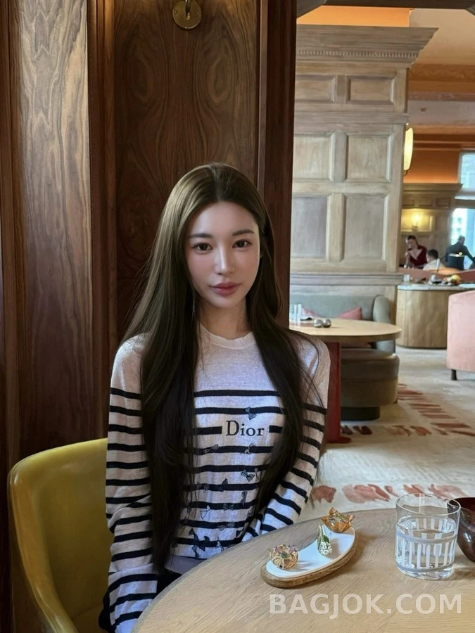 디올 디올 리본 자수 스트라이프 긴팔 티셔츠 상세 이미지
