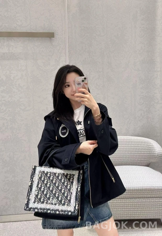 디올 디올 메달리온 자수 후드 집업 상세 이미지