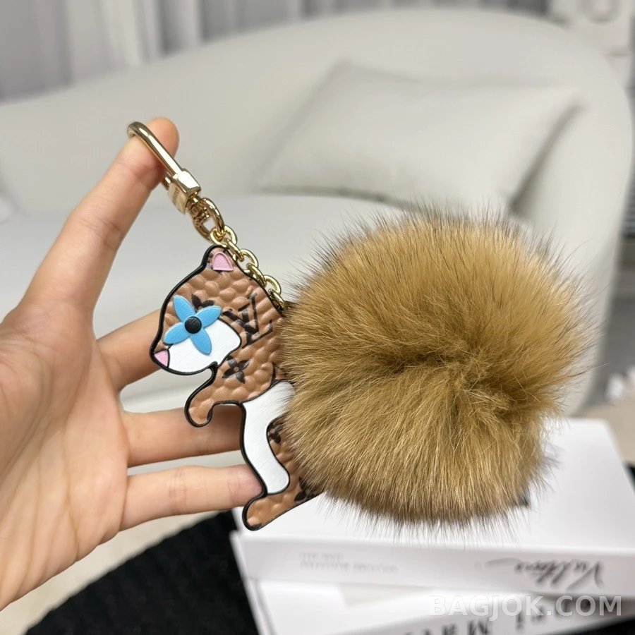 루이비통 루이비통 모노그램 퍼 다람쥐 키링 상세 이미지