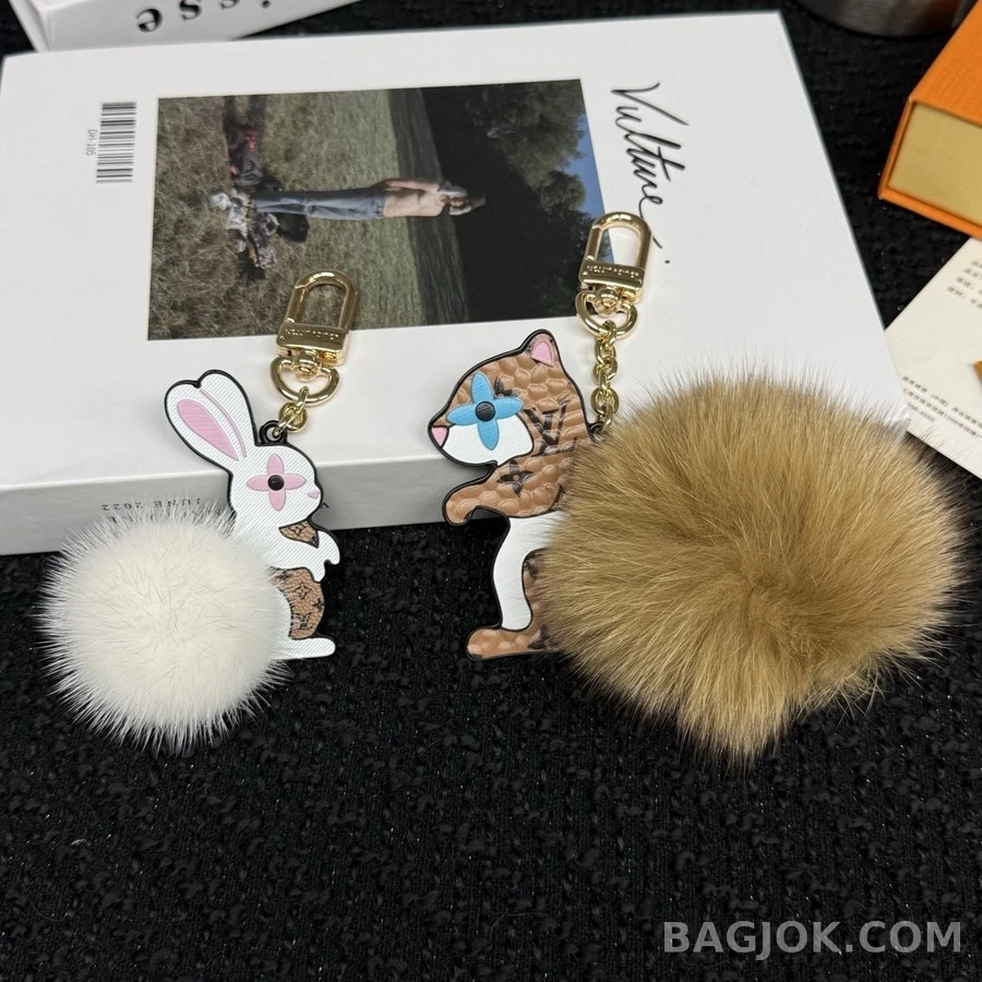 루이비통 루이비통 모노그램 래빗 퍼 키링 상세 이미지