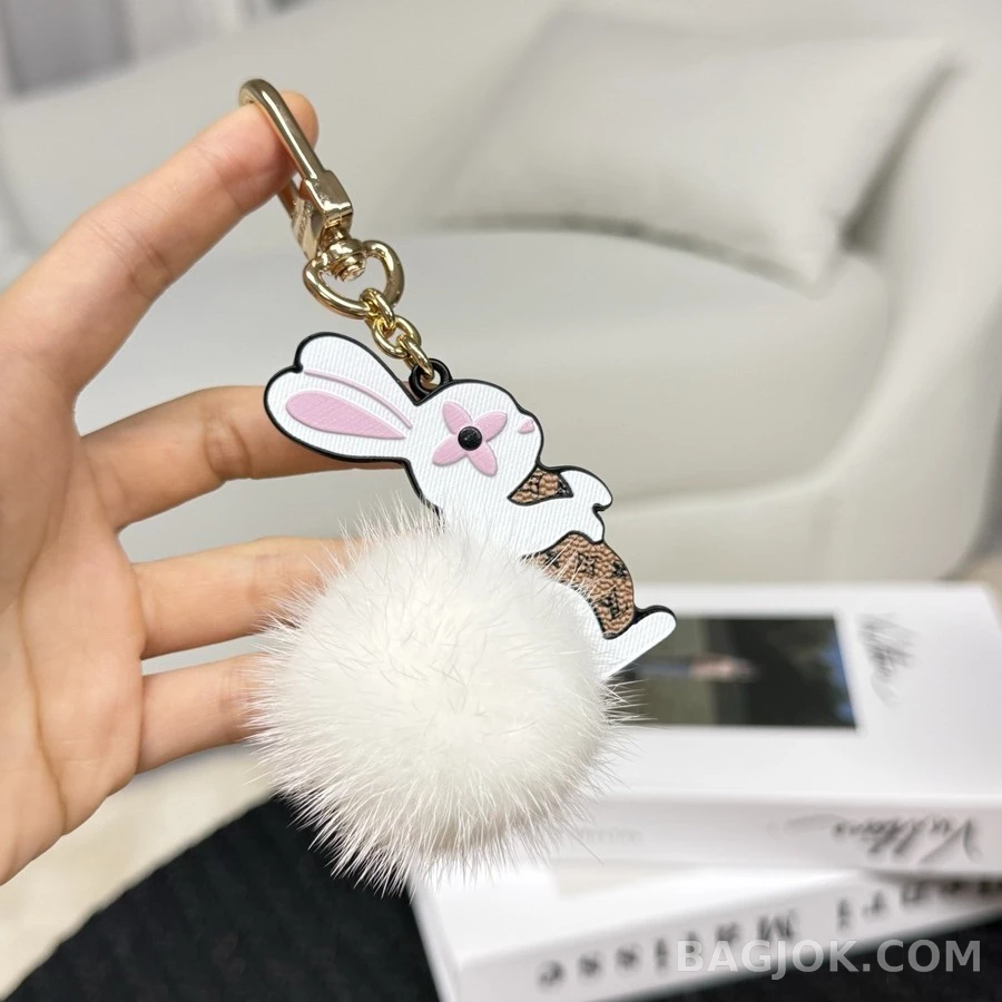 루이비통 루이비통 모노그램 래빗 퍼 키링 상세 이미지