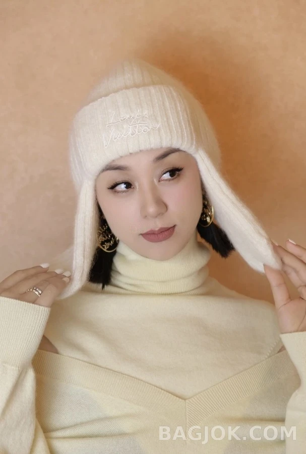 루이비통 루이비통 스크립트 로고 귀달이 비니 상세 이미지