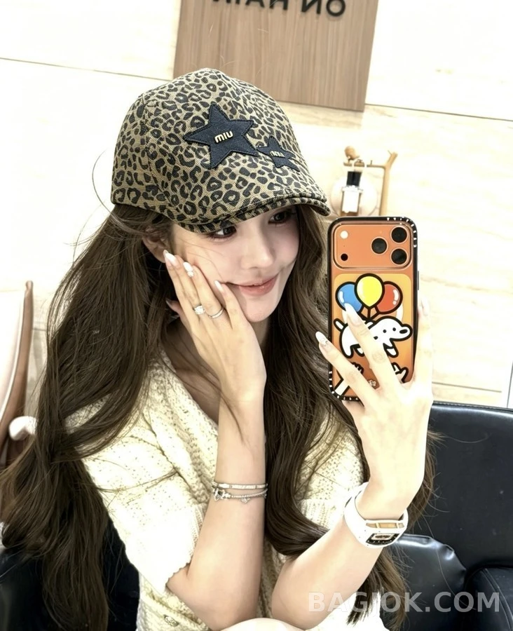 미우미우 미우미우 레오파드 스타 플랫캡 상세 이미지