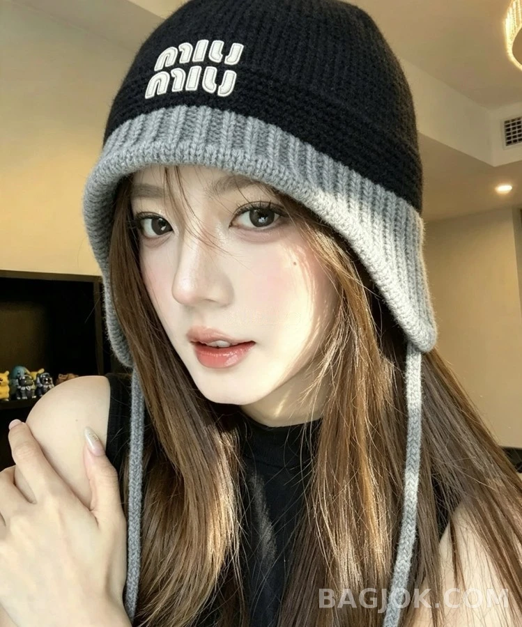 미우미우 미우미우 로고 투톤 니트 털모자 상세 이미지