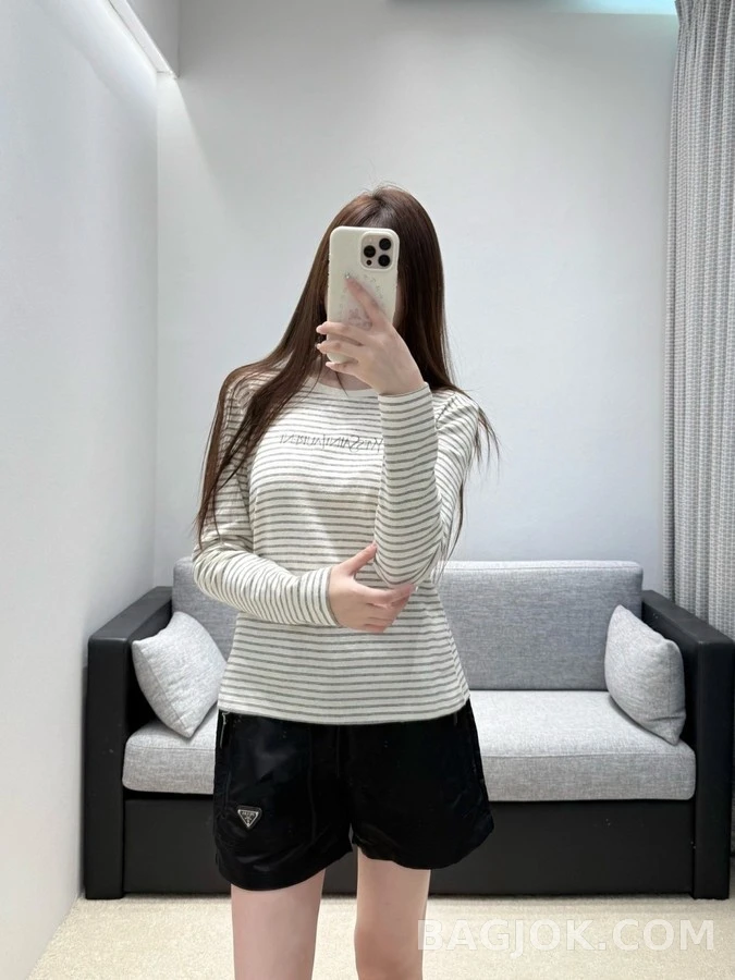 디올 디올 스트라이프 자수 긴팔 티셔츠 상세 이미지