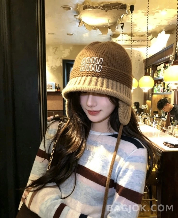 미우미우 미우미우 니트 귀달이 모자 상세 이미지