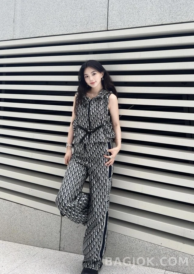 디올 디올 오블리크 모노그램 후드 슬리브리스 상세 이미지