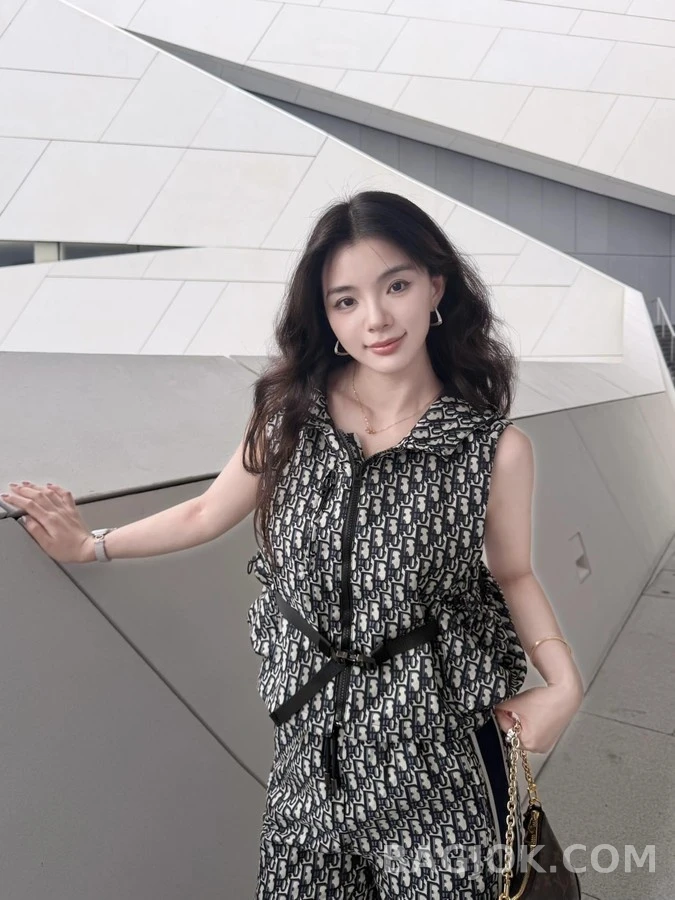 디올 디올 오블리크 모노그램 후드 슬리브리스 상세 이미지