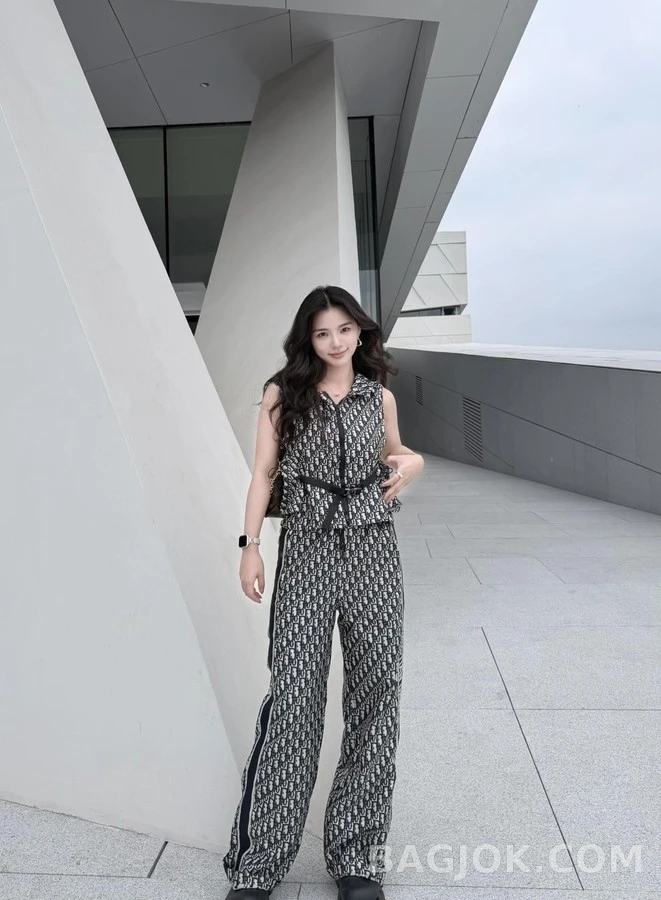 디올 디올 오블리크 모노그램 후드 슬리브리스 상세 이미지