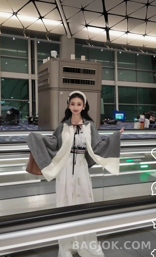 디올 디올 천조격 패널 후드 집업 상세 이미지