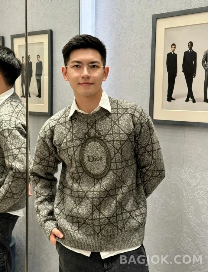 디올 디올 캐나쥬 패턴 로고 배지 니트 상세 이미지