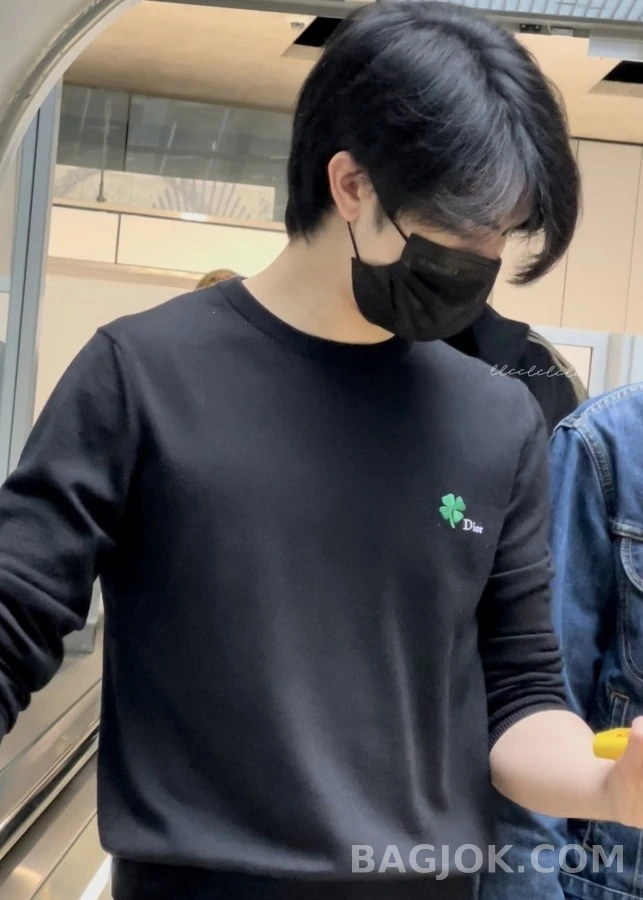 디올 디올 클로버 자수 니트 상세 이미지