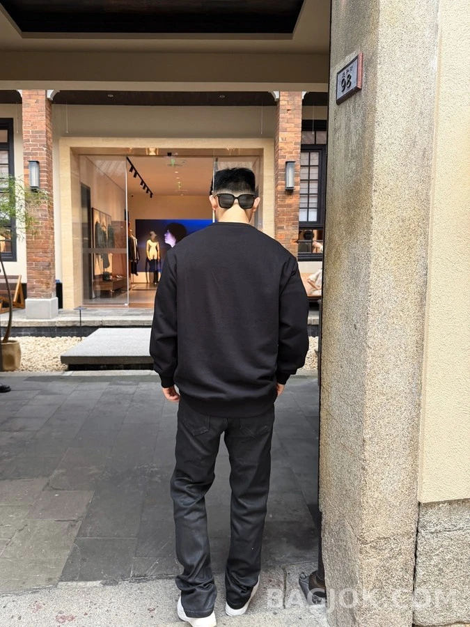 디올 디올 메달리온 로고 자수 맨투맨 상세 이미지