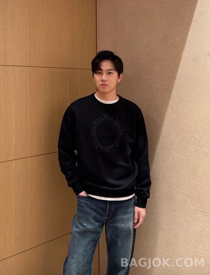 디올 디올 메달리온 로고 자수 맨투맨 상세 이미지