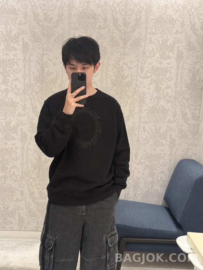 디올 디올 메달리온 로고 자수 맨투맨 상세 이미지