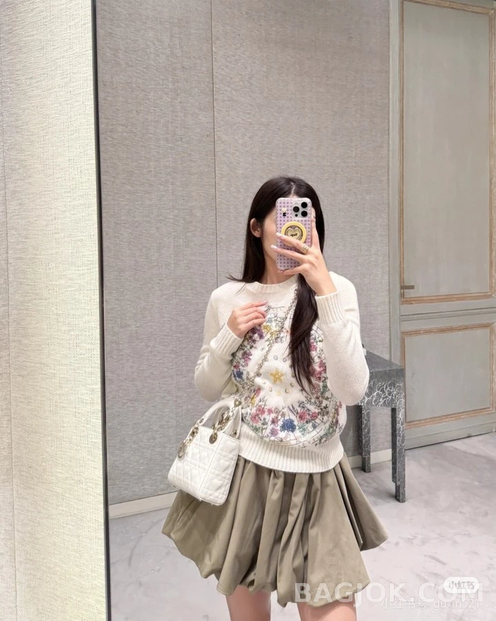 디올 디올 플라워 오각별 자수 니트 상세 이미지