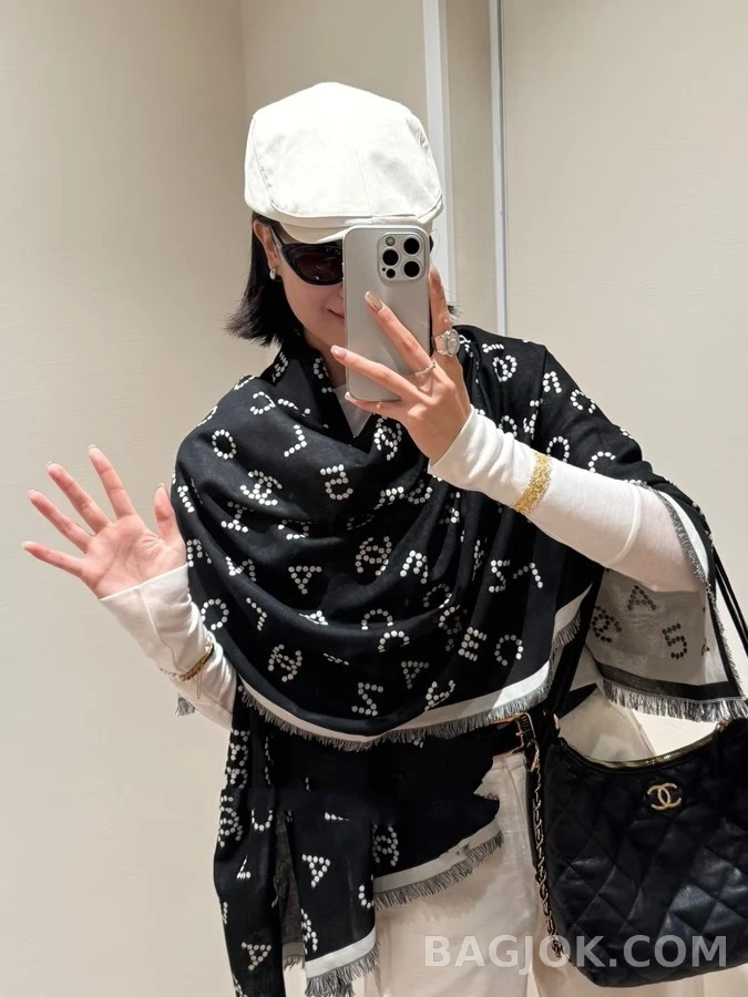 샤넬 샤넬 레터링 로고 스카프 상세 이미지