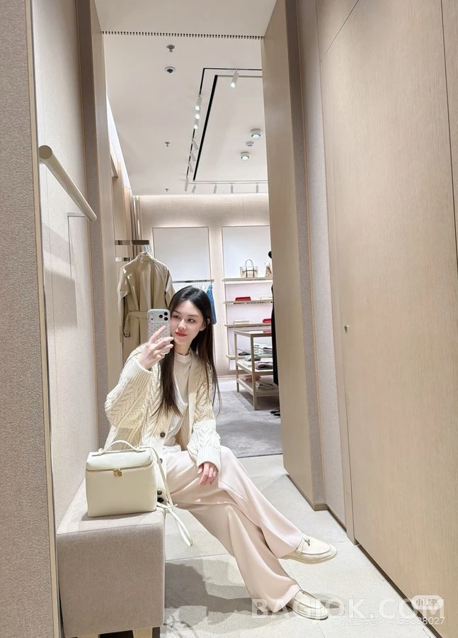 로로피아나 로로피아나 울 V넥 케이블 가디건 상세 이미지