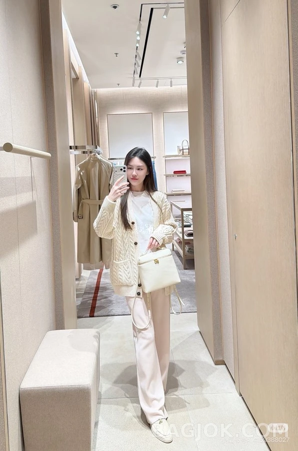 로로피아나 로로피아나 울 V넥 케이블 가디건 상세 이미지