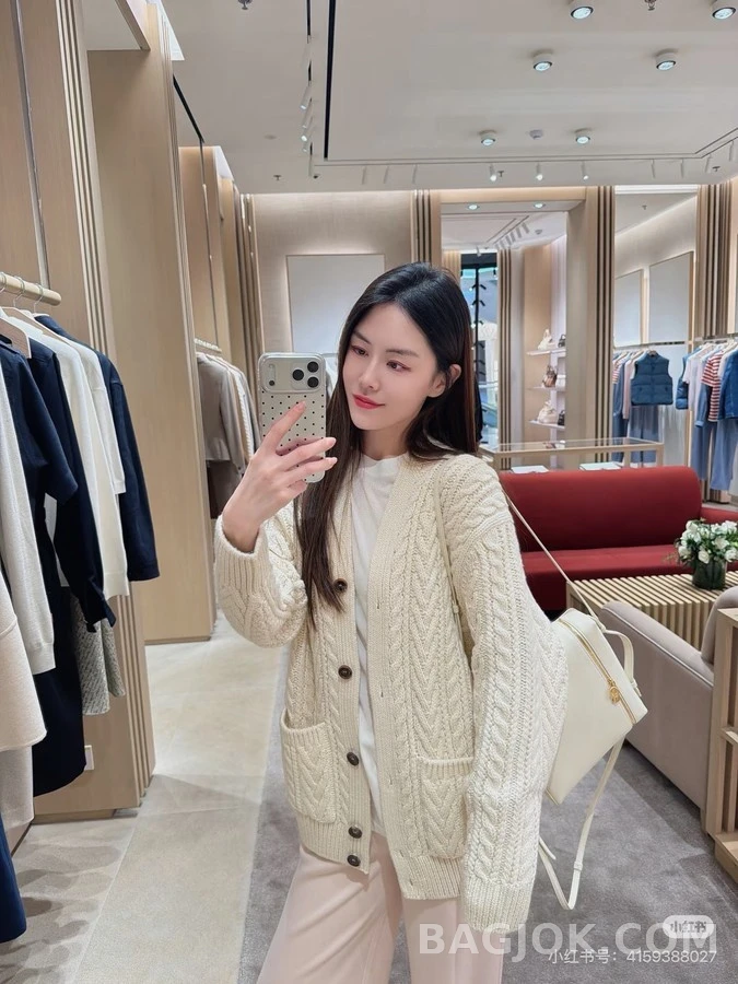 로로피아나 로로피아나 울 V넥 케이블 가디건 상세 이미지