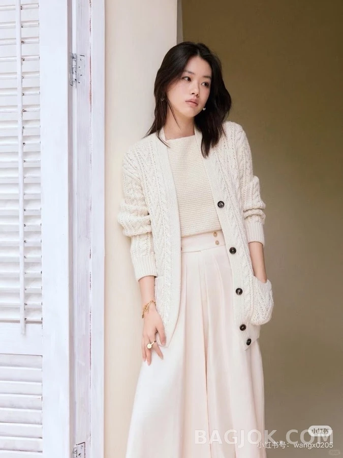 로로피아나 로로피아나 울 V넥 케이블 가디건 상세 이미지