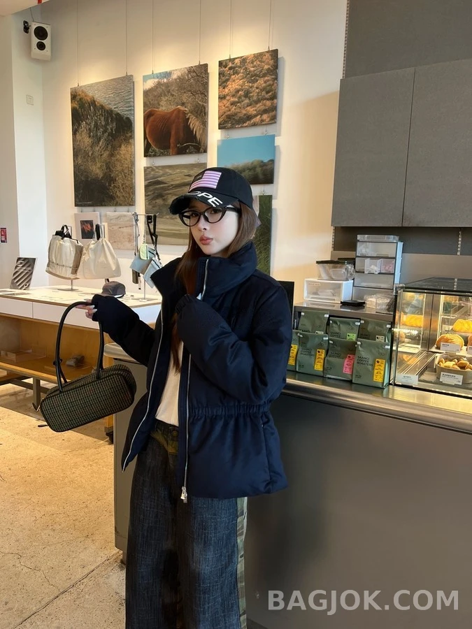 로로피아나 로로피아나 자수 로고 허리라인 패딩 상세 이미지
