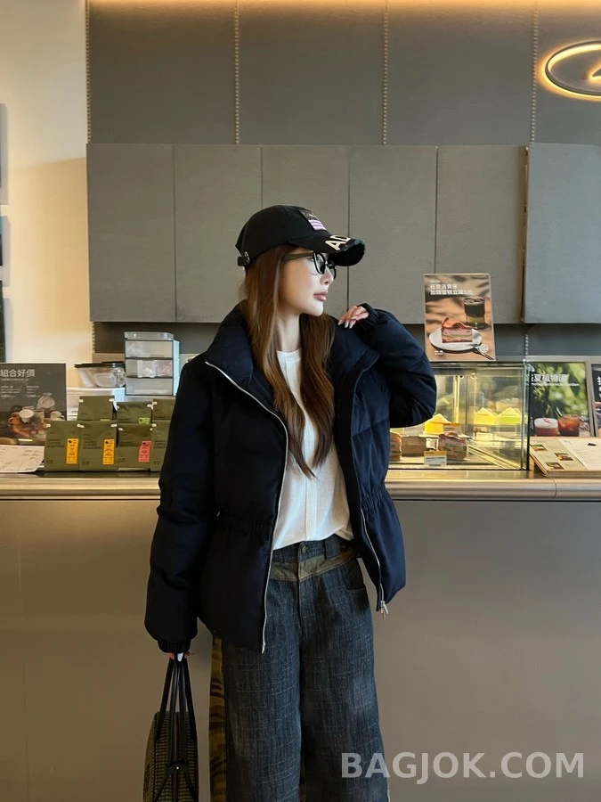 로로피아나 로로피아나 자수 로고 허리라인 패딩 상세 이미지