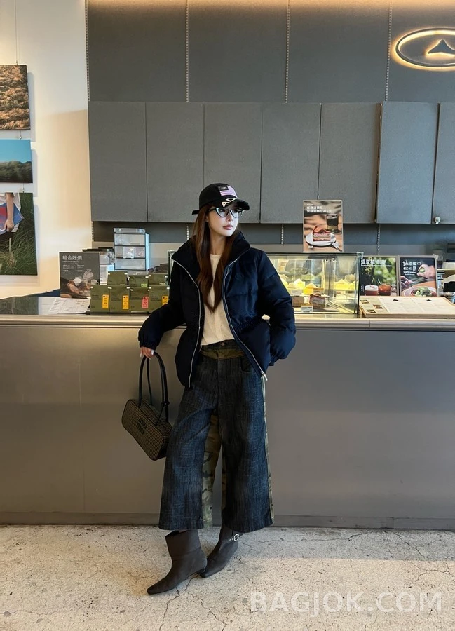로로피아나 로로피아나 자수 로고 허리라인 패딩 상세 이미지