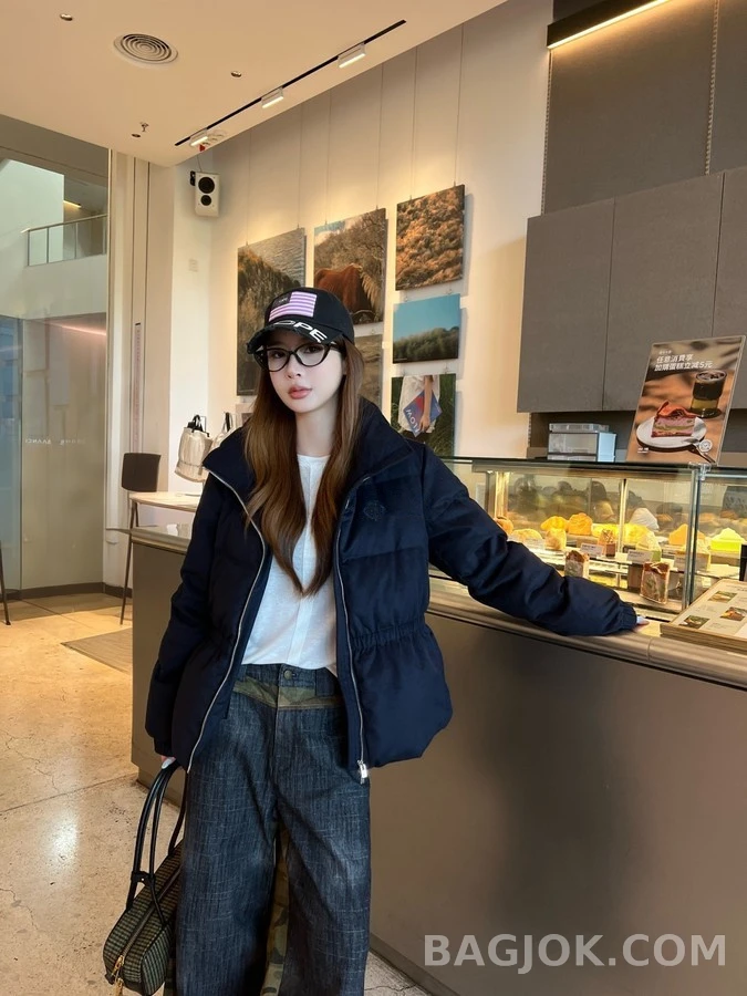 로로피아나 로로피아나 자수 로고 허리라인 패딩 상세 이미지