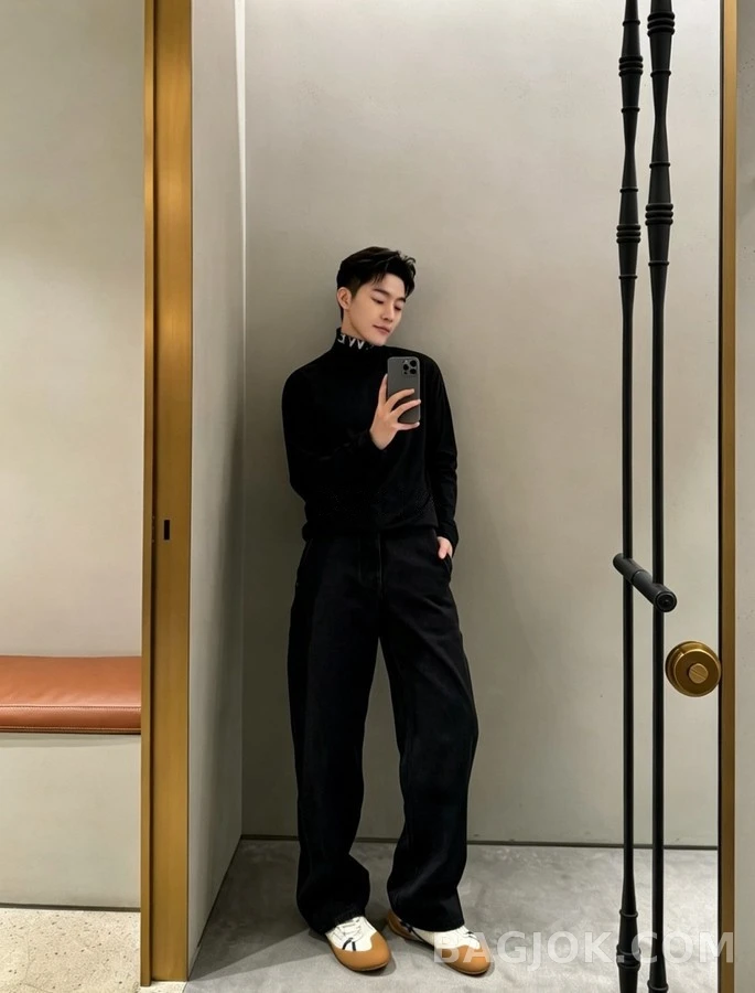 로에베 로에베 레터링 코튼 터틀넥 티셔츠 상세 이미지