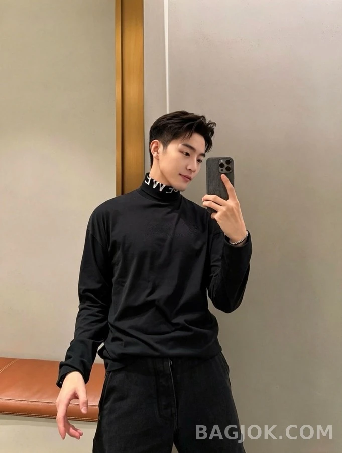 로에베 로에베 레터링 코튼 터틀넥 티셔츠 상세 이미지