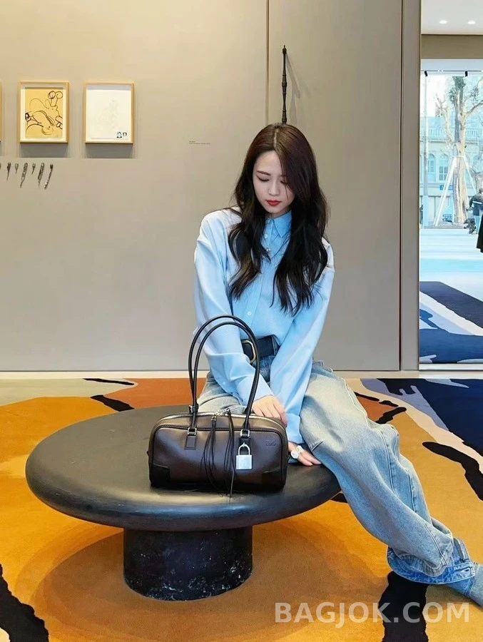 로에베 로에베 레트로 워싱 와이드 데님 상세 이미지