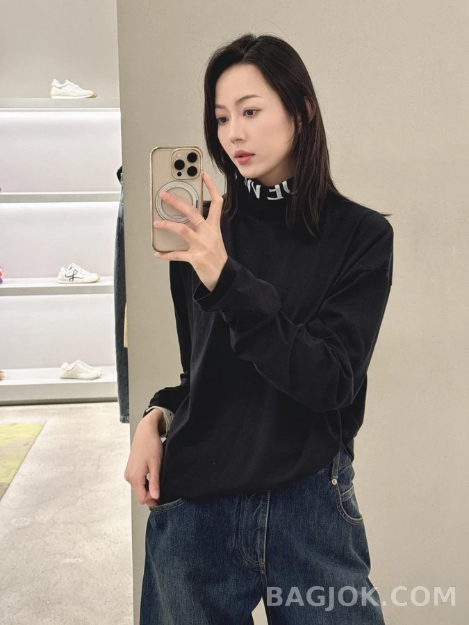 로에베 로에베 로고 레터링 터틀넥 상세 이미지