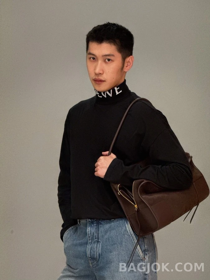 로에베 로에베 로고 레터링 터틀넥 상세 이미지