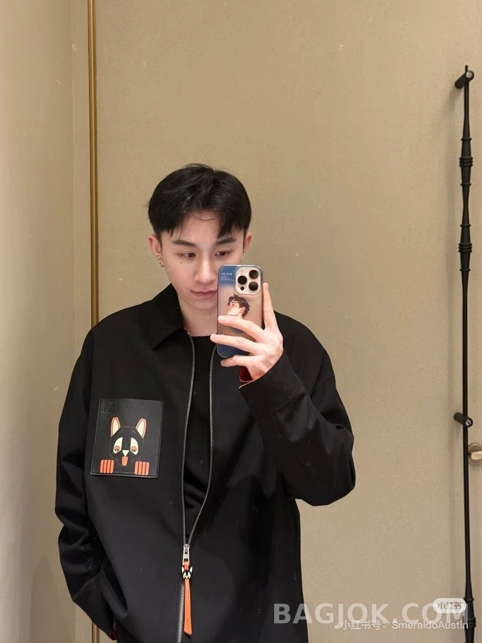 로에베 로에베 루이 웨인 고양이 패치 지퍼 자켓 상세 이미지