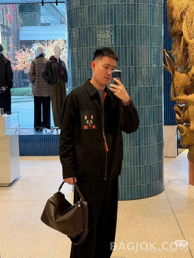 로에베 로에베 루이 웨인 고양이 패치 지퍼 자켓 상세 이미지