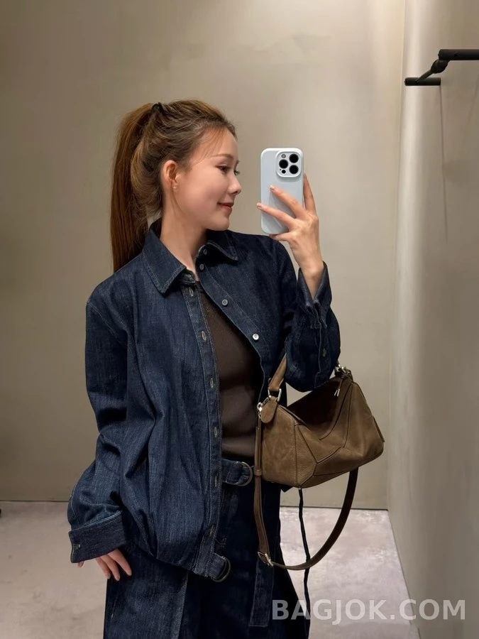 로에베 로에베 비대칭 드레이프 측면 매듭 루즈핏 데님 셔츠 상세 이미지