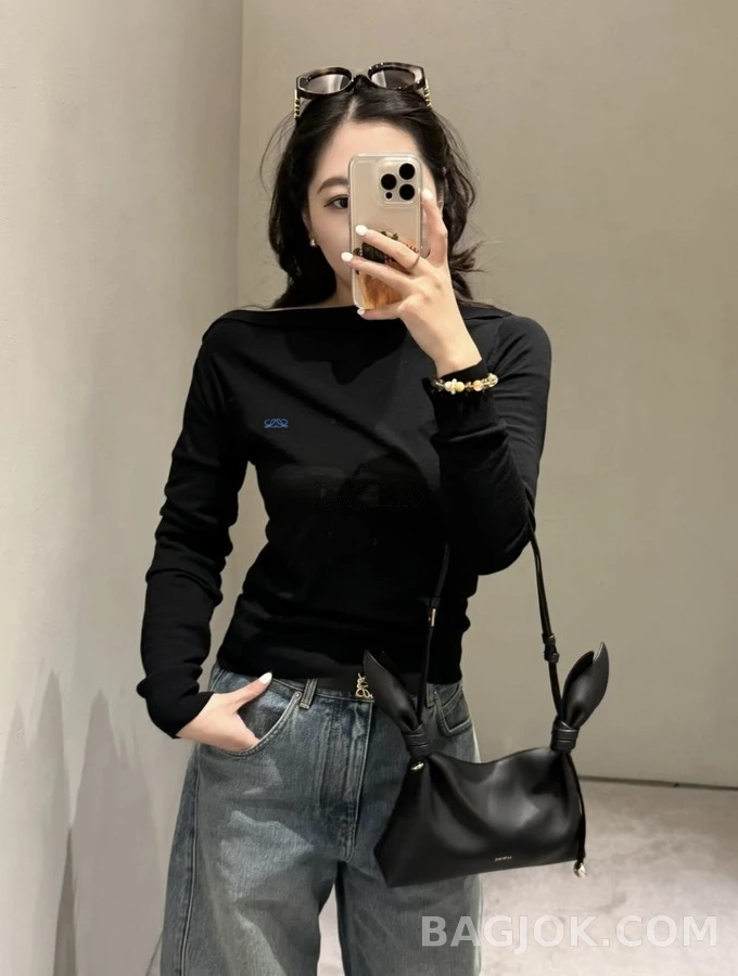 로에베 로에베 아나그램 보트넥 긴팔 티셔츠 상세 이미지