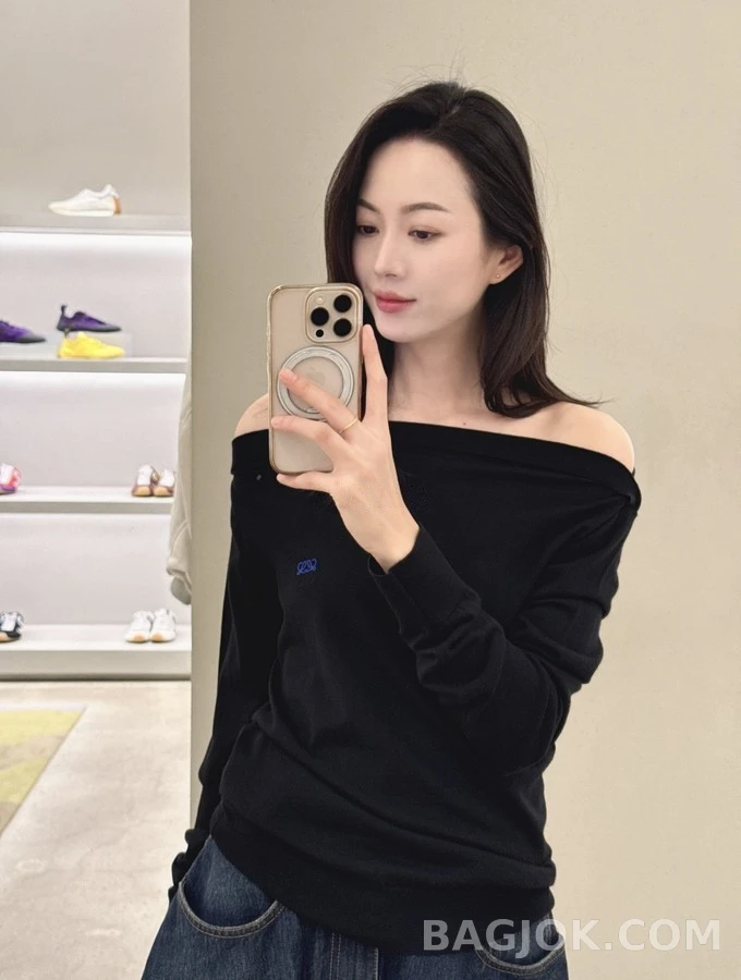 로에베 로에베 아나그램 보트넥 긴팔 티셔츠 상세 이미지