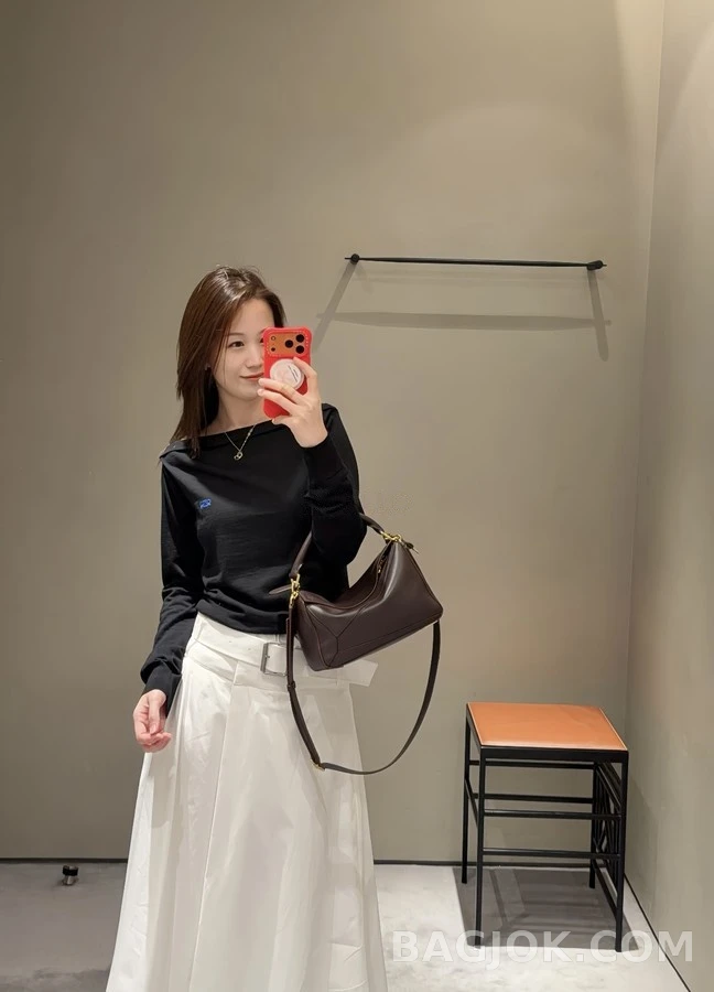 로에베 로에베 아나그램 보트넥 긴팔 티셔츠 상세 이미지