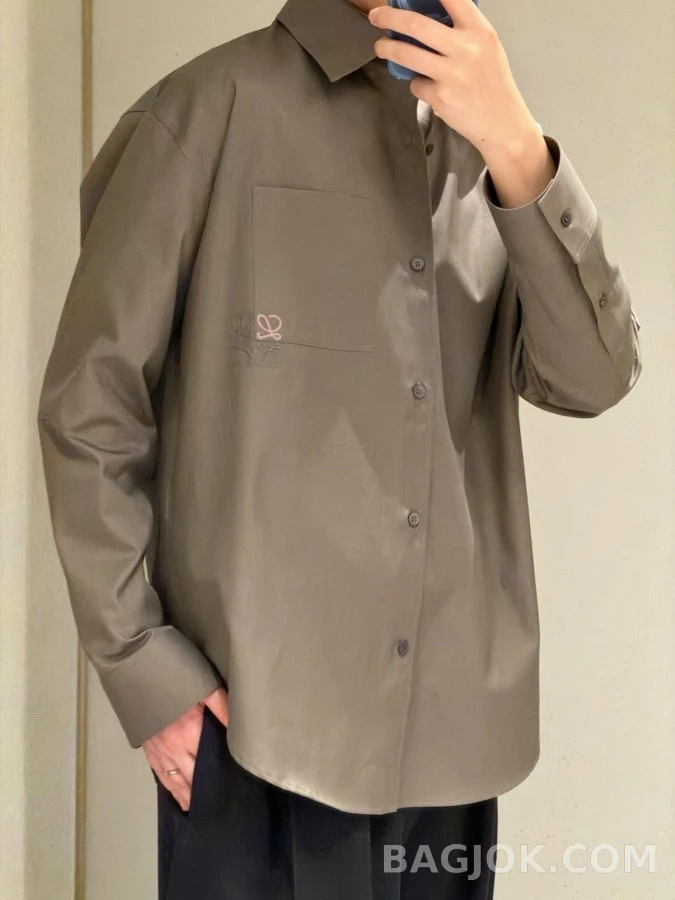로에베 로에베 카키 투톤 아나그램 자수 셔츠 상세 이미지