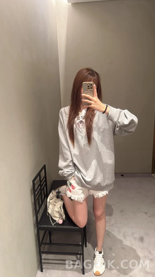 로에베 로에베 페이크 투피스 V넥 맨투맨 상세 이미지