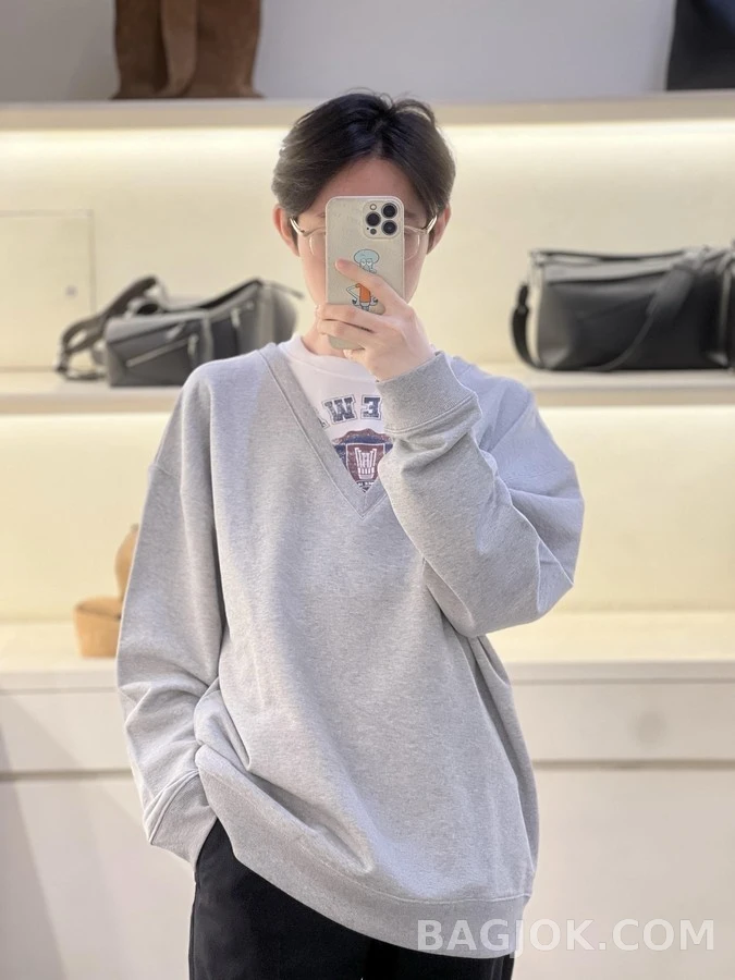로에베 로에베 페이크 투피스 V넥 맨투맨 상세 이미지