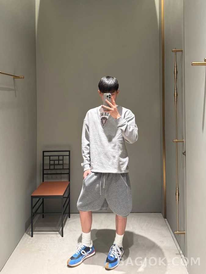 로에베 로에베 페이크 투피스 V넥 맨투맨 상세 이미지