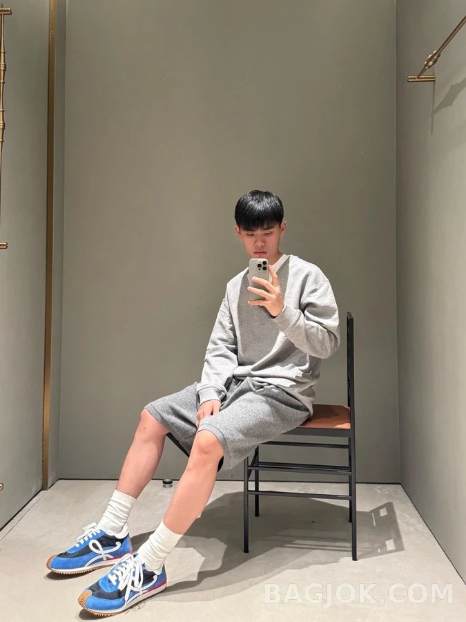 로에베 로에베 페이크 투피스 V넥 맨투맨 상세 이미지