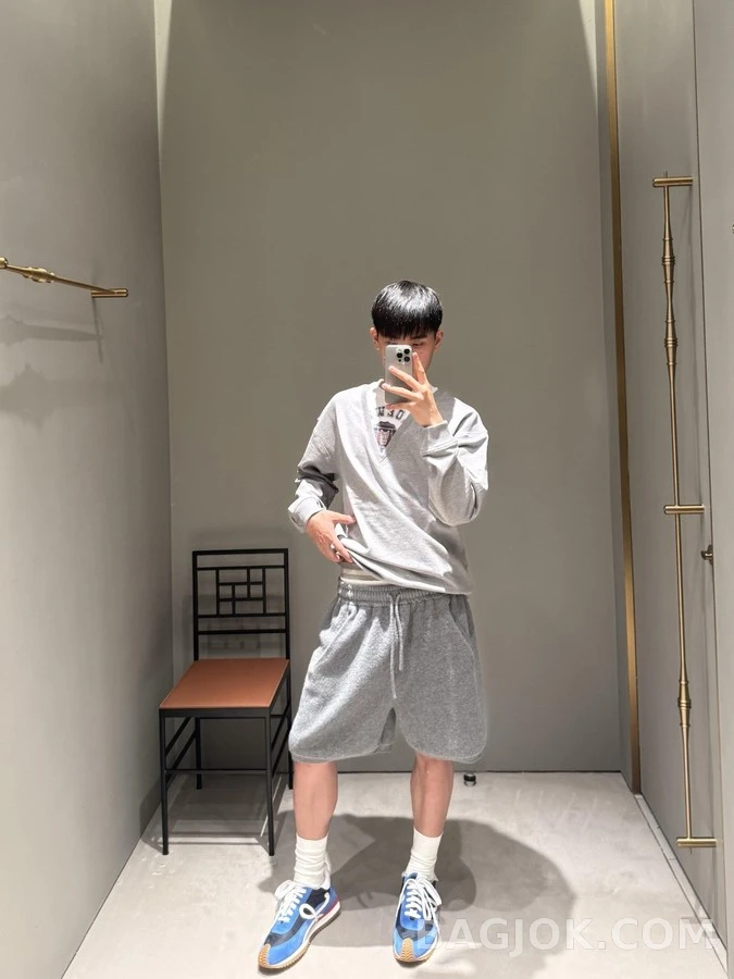 로에베 로에베 페이크 투피스 V넥 맨투맨 상세 이미지