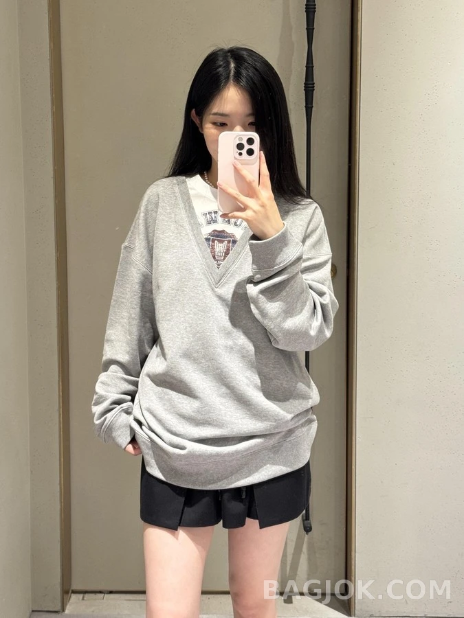 로에베 로에베 페이크 투피스 V넥 맨투맨 상세 이미지