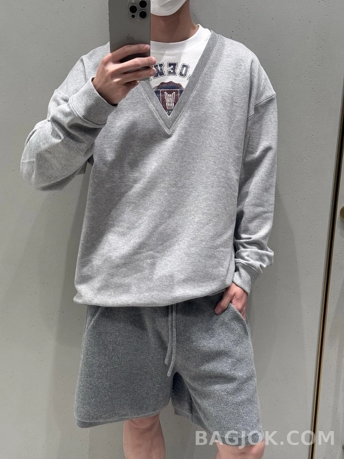 로에베 로에베 페이크 투피스 V넥 맨투맨 상세 이미지